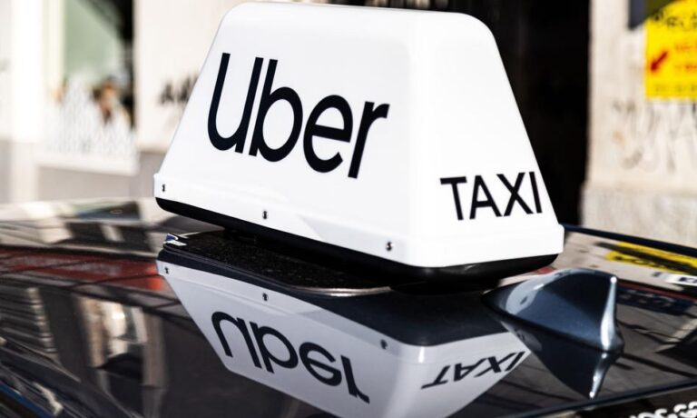 Uberomaty staną na polskich ulicach. Zamówimy taksówkę też bez smartfona Uberomaty staną na polskich ulicach. Zamówimy taksówkę też bez smartfona