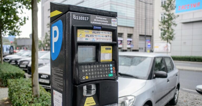 Kosztowna pomyłka na parkingu miejskim. „Można wpaść w pułapkę” i zapłacić 300 zł