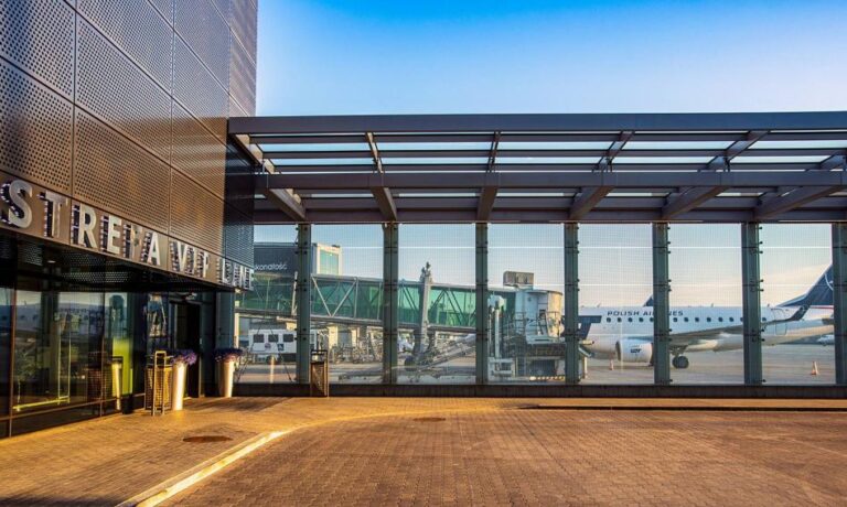 Luksus dla związkowców, nie sportowców. Rodzina prezesa PKOL chętnie korzysta z usługi VIP na Okęciu Luksus dla związkowców, nie sportowców. Rodzina prezesa PKOL chętnie korzysta z usługi VIP na Okęciu