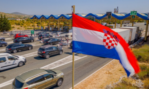 Niebezpieczne odcienie turystyki na autostradach w chorwacji coraz wiecej osoacuteb urzadza pikniki i mecze pilkarskie b7a83a8.png