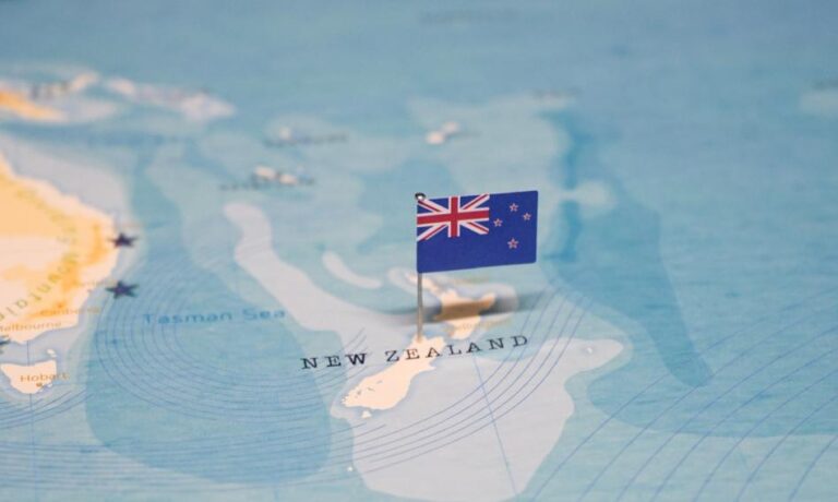 Rekordowo wysoka emigracja z Nowej Zelandii w obliczu osłabienia gospodarki Rekordowo wysoka emigracja z Nowej Zelandii w obliczu osłabienia gospodarki