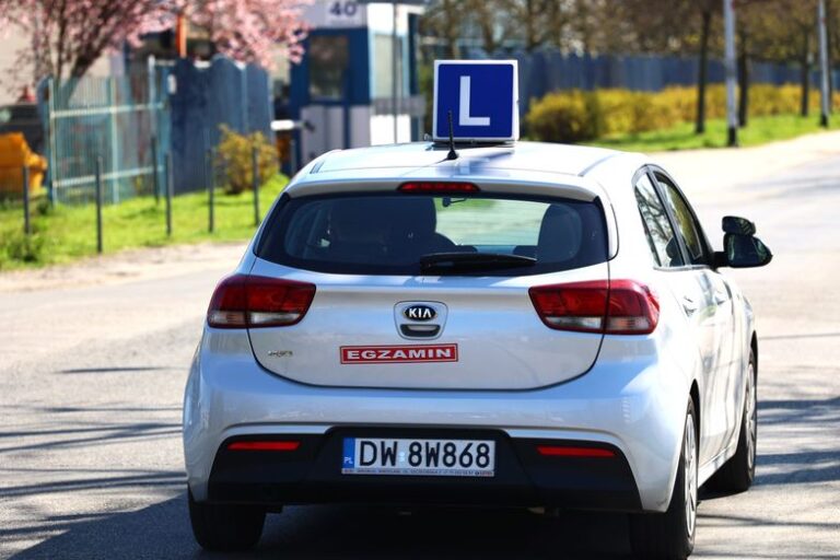 Rząd szykuje zmiany. Prawo jazdy już nie od 18. roku życia Rząd szykuje zmiany. Prawo jazdy już nie od 18. roku życia