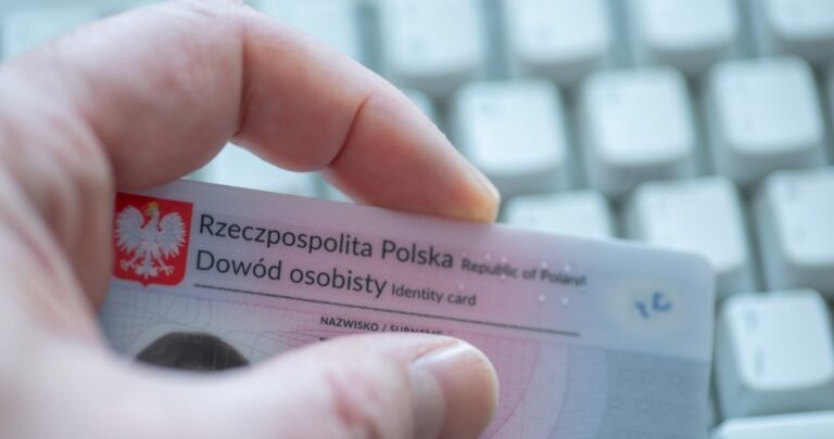 Seria i numer dowodu osobistego. Co oznaczają te liczby?