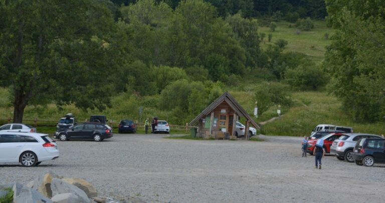 Za parking kartą, za kijki gotówką. Absurd na szlaku w Bieszczadach