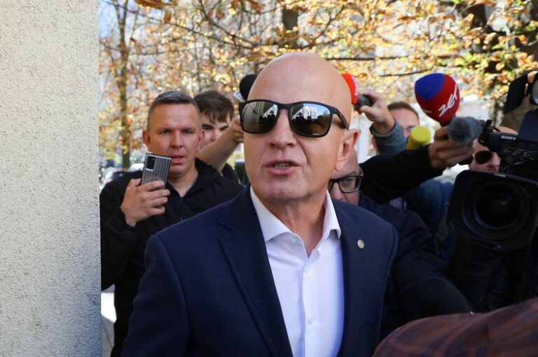 Były komendant główny policji Jarosław Szymczyk z zarzutami za granatnik