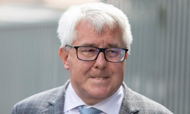 Ciągnikiem siodłowym do Brukseli? Nowe fakty ws. kilometrówek europosła Ryszarda Czarneckiego