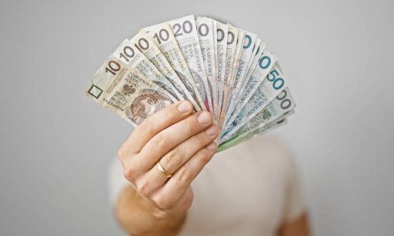 GUS pokazał nowe dane o wynagrodzeniach. Tyle zarabia się w Polsce