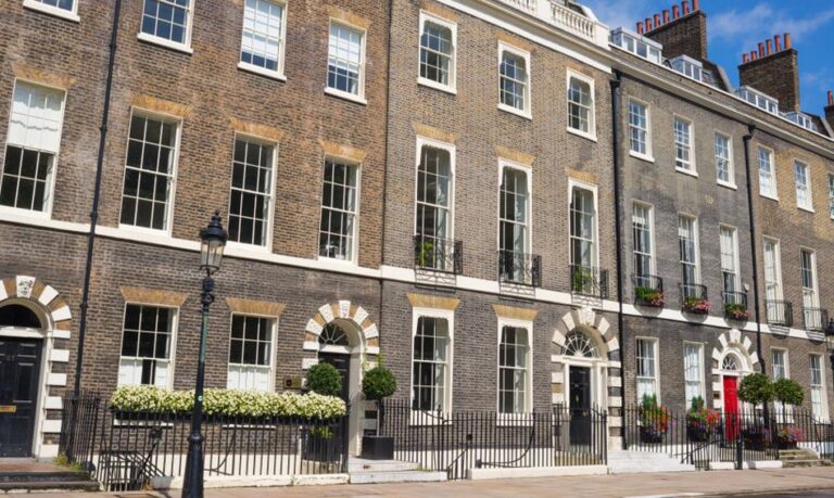Masowa wyprzedaż nieruchomości w Londynie. Właściciele spodziewają się koszmicznych podwyżek podatków