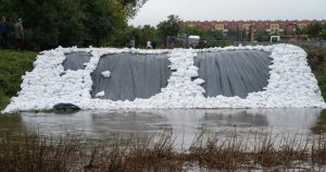 Policja nie miala litosci dla wedkarza uszkodzil wal przeciwpowodziowy 8540e02.jpg