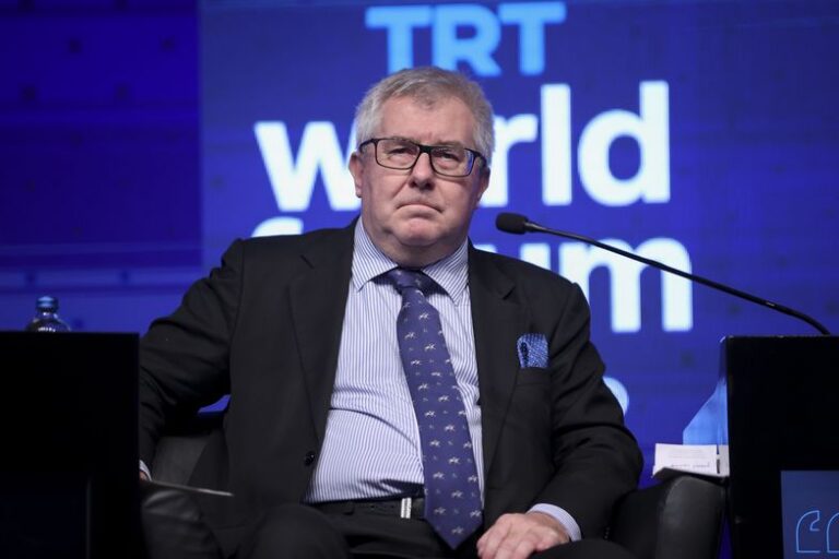 Ryszard Czarnecki zabrał głos. Zapowiedział wyjazd z kraju