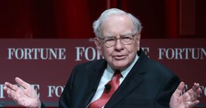 Warren buffett pozbywa sie akcji legendarny inwestor gromadzi gotoacutewke 6b40c99.jpg