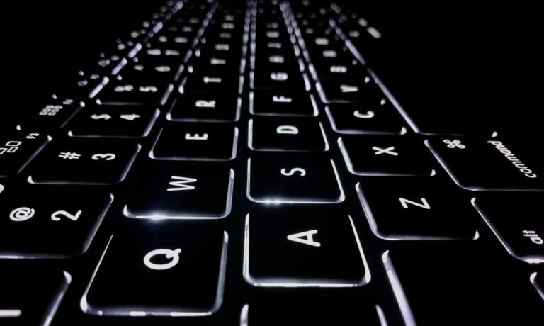 25 tys. zł netto (+VAT) miesięcznie na kontrakcie B2B. Tak się zarabia w IT, automatyce i telekomunikacji