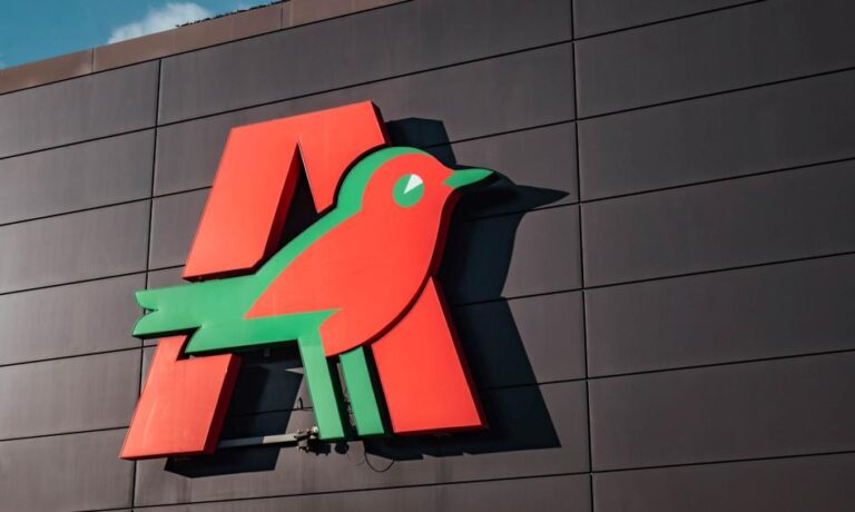 Auchan wycofuje się z Rosji. Nie da się prowadzić działalności „przy jednoczesnym przestrzeganiu 18 zestawów sankcji”