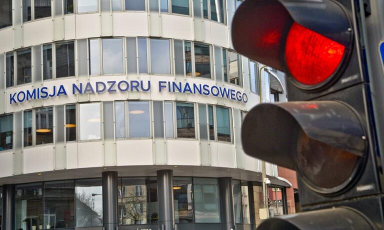 Cinkciarz oskarża KNF. „Roszczenia klientów mogą opiewać na kilkadziesiąt miliardów złotych”