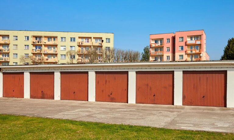 Garaże opodatkowane jak mieszkania. Rząd przyjął projekt zmian