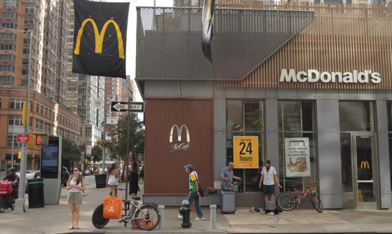 Kłopoty w McDonald’s. Sprzedają za mało frytek, dostawca musi zwolnić załogę