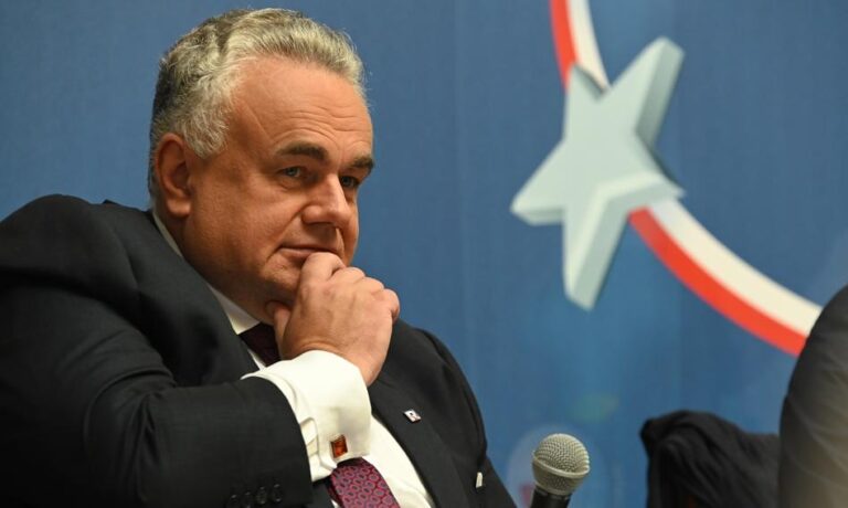 Kolejne państwowe miliony dla spółek Tomasza Sakiewicza. Na koncie już blisko 50 mln zł Kolejne państwowe miliony dla spółek Tomasza Sakiewicza. Na koncie już blisko 50 mln zł