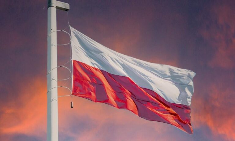 „Mówienie o czterodniowym trybie pracy to gospodarczy sabotaż”. Premierzy ostro o sytuacji w Polsce