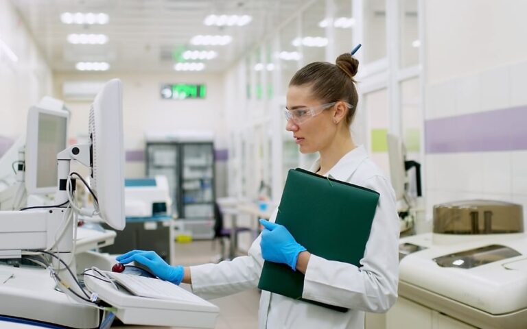 Plastry, które można ładować jak baterie. Rewolucja w medycynie i elektronice Plastry, które można ładować jak baterie. Rewolucja w medycynie i elektronice