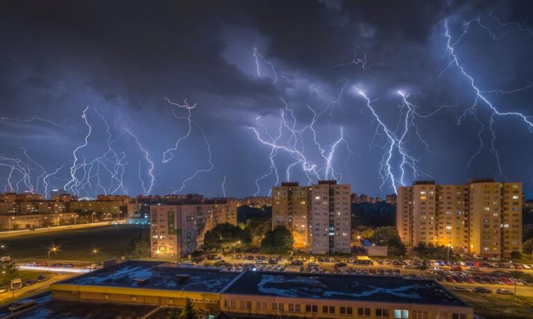 W jednym przypadku to katastrofa. Sprzedaż mieszkań nie przestaje spadać u deweloperów z GPW