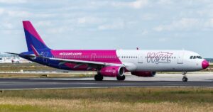 Wizz air bierze sie za pasazeroacutew wieksze kontrole i kary dla podroacuteznych 273debb.jpg