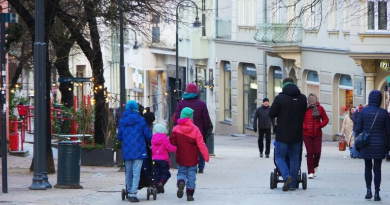 Kto jest polską klasą średnią. Ważne są zarobki. Ale nie tylko