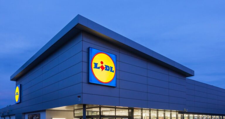 Lidl rozdaje klientom pieniądze. Warto zachować paragon