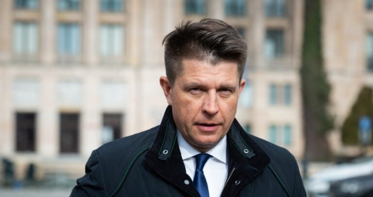 Ryszard Petru Na Kasie W Wigilie Tyle Zarobi W Biedronce W Warszawie 0001406, NEWSFIN