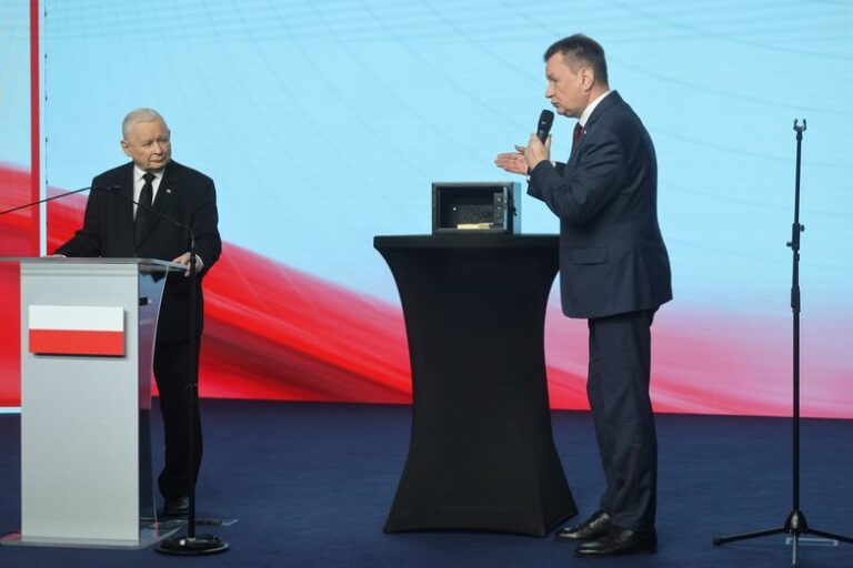 Sejf na konferencji Prawa i Sprawiedliwości. W środku było masło