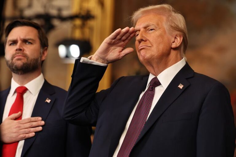„Rażące naruszenie konstytucji”. Jest pierwszy pozew przeciwko decyzji Trumpa „Rażące naruszenie konstytucji”. Jest pierwszy pozew przeciwko decyzji Trumpa