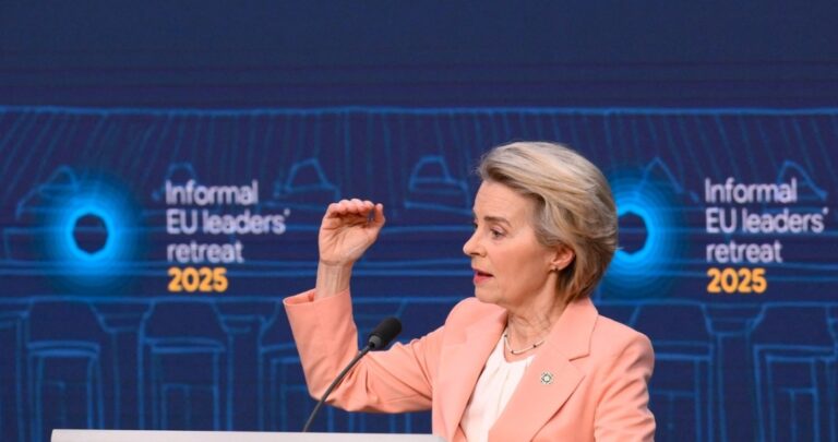 „Czysta umowa przemysłowa”. Bruksela ma plan na tańszą energię w Europie