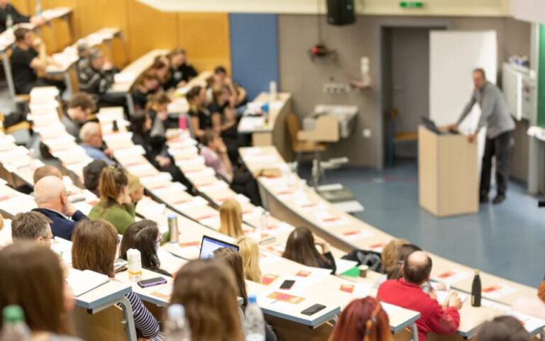 Przyapaa Nauczyciela Na Korzystaniu Z Chatgpt Studentka Chce Zwrotu Czesnego Kiedy Mona Korzysta Z Ai Na Uczelni 309c02c, NEWSFIN