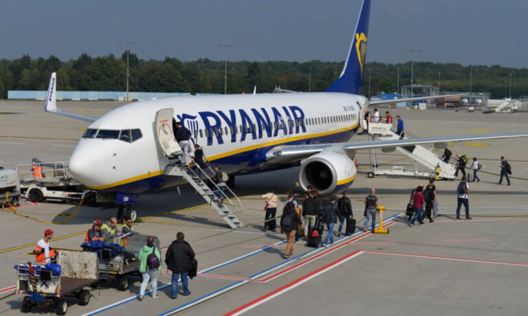 Ryanair Zainwestuje 45 Mln Z W Warszawie Zatrudnienie 200 Osb F76f4e1, NEWSFIN