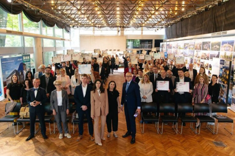 Budowniczy przyszłości: nagrodzeni najlepsi młodzi architekci i inżynierowie Budowniczy przyszłości: nagrodzeni najlepsi młodzi architekci i inżynierowie