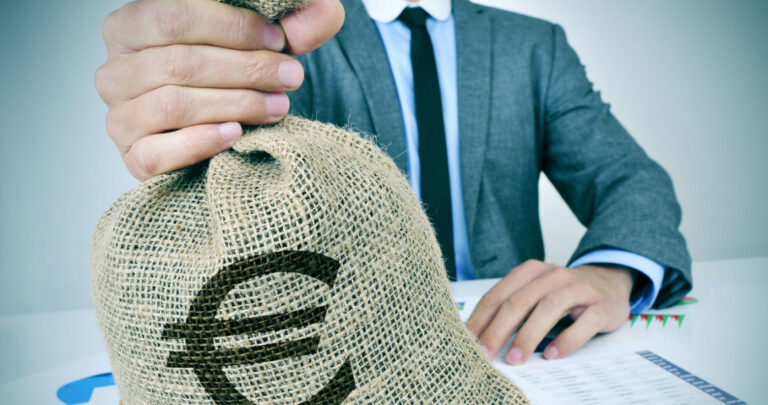 Dolar Najsabszy Od Lat Euro Wydaje Si By Wielkim Zwycizc 44effdd, NEWSFIN