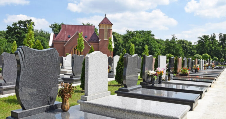 Ile Kosztuj Pomniki Granitowe Cena Zaley Od Rodzaju Kamienia I Dekoracji D56242a, NEWSFIN