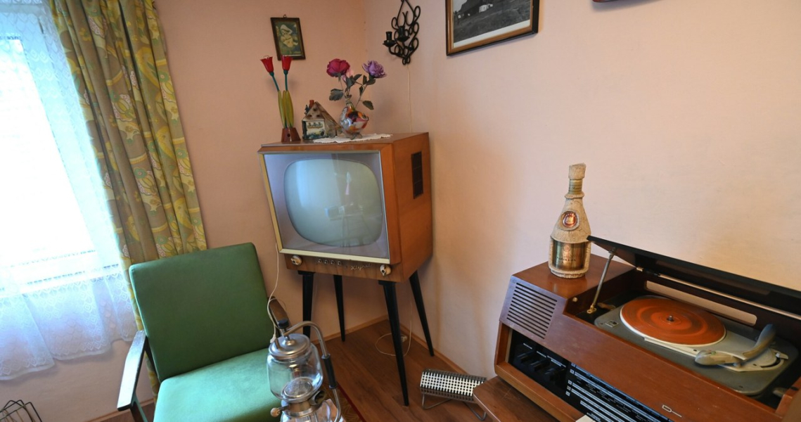 Meble Z Prl S Warte Wiele Oto Za Ile Sprzedaj Si Na Aukcjach 35186ae, NEWSFIN