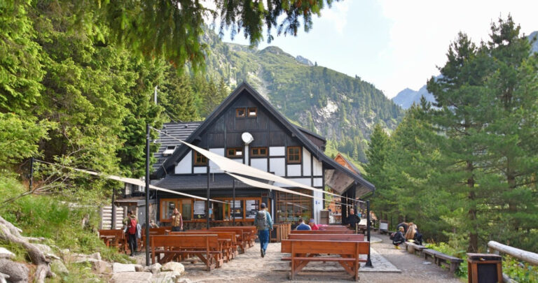 Schronisko w Tatrach otwiera się ponownie. Turyści oburzeni ceną noclegów. „Jak hotel”