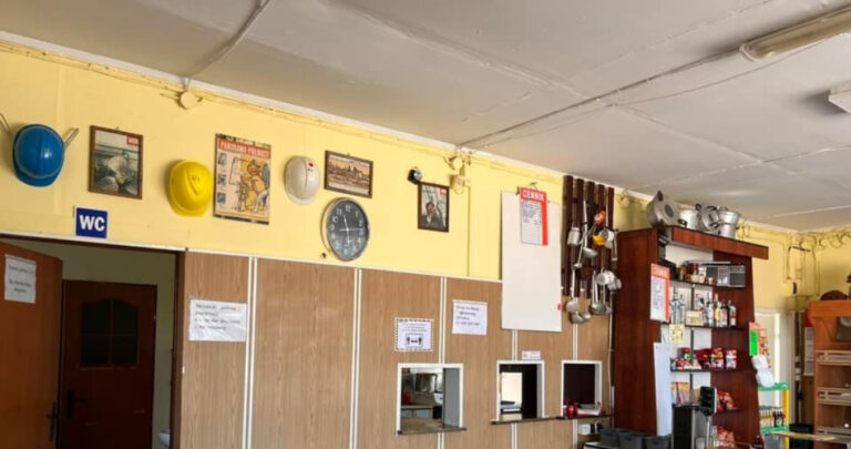Bar „80dzietka” zamyka się. Wałęsa i Kuroń kiedyś tam bywali.