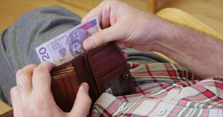 Błędy we wnioskach o rentę wdowią. ZUS wzywa do wyjaśnień