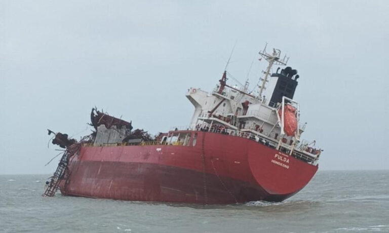 Nie Zajecha Daleko Tankowiec Zosta Rozerwany Na Kawaki Przez Eksplozj Krtko Po Wypyniciu Z Indyjskiego Portu Kandla 7a96ea9, NEWSFIN