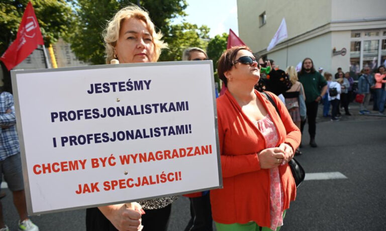 Nauczyciele Maj Ju Do Mog Zamkn Warszaw 1 Wrzenia C65a671, NEWSFIN