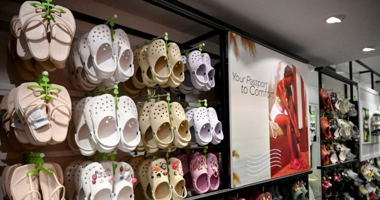 Sprzeda Obuwia Marki Crocs Spada A Ona Sama Traci Miliardy Ca382c2, NEWSFIN