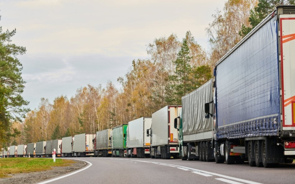 Rosyjskie ciężarówki zablokowane na granicy kazachskiej. Sankcjonowane produkty wstrzymane. Rosyjskie Ciarwki Zablokowane Na Granicy Kazachskiej Sankcjonowane Produkty Wstrzymane F01b21c, NEWSFIN