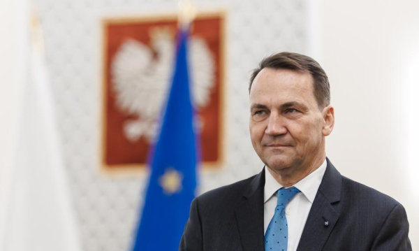 Sikorski namawia do powrotu z emigracji. „Krajanie powracający z obczyzny mogą wesprzeć przemianę Polski” Sikorski namawia do powrotu z emigracji. „Krajanie powracający z obczyzny mogą wesprzeć przemianę Polski”