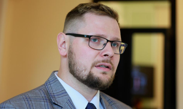 Woś wyprzedził komornika. „Wypłacił pieniądze z konta. Odrażające” Wo Wyprzedzi Komornika Wypaci Pienidze Z Konta Odraajce C38cd3e, NEWSFIN