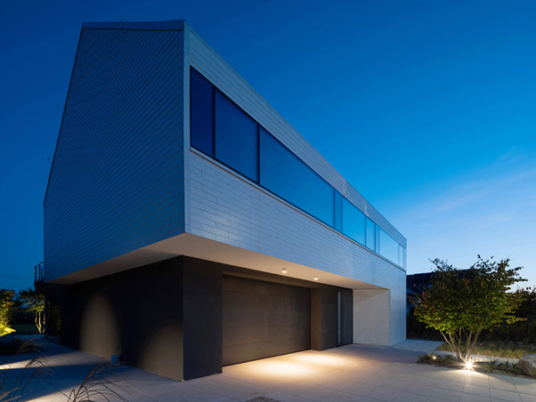 Juxtapozycja barw – grafit z bielą w nowatorskim wydaniu. Juxtapozycja Barw Grafit Z Biel W Nowatorskim Wydaniu 021030f, NEWSFIN