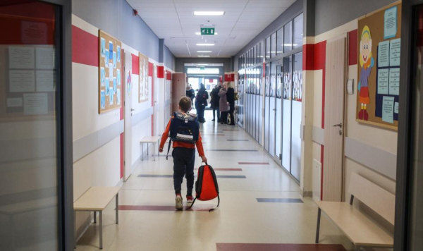 S centralnie sterowane dopłaty i dodatkowe godziny poza etatem. Szkolna „S” obwiesi placówki oświatowe sztandarami. Systemowe Podwyki I Nadgodziny Powyej Pensum Owiatowa S Oflaguje Szkoy I Przedszkola 286754e, NEWSFIN