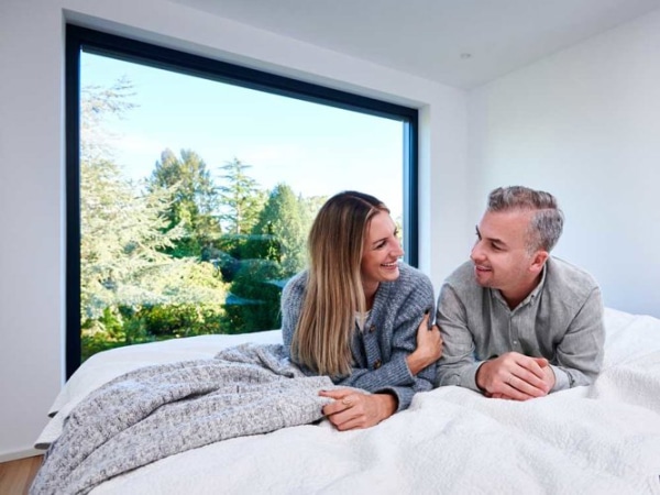 Zachowaj ciepło na długo. Innowacyjne okna z PCV-U to sposób na obniżenie kosztów i zwiększenie wygody cieplnej w domach.