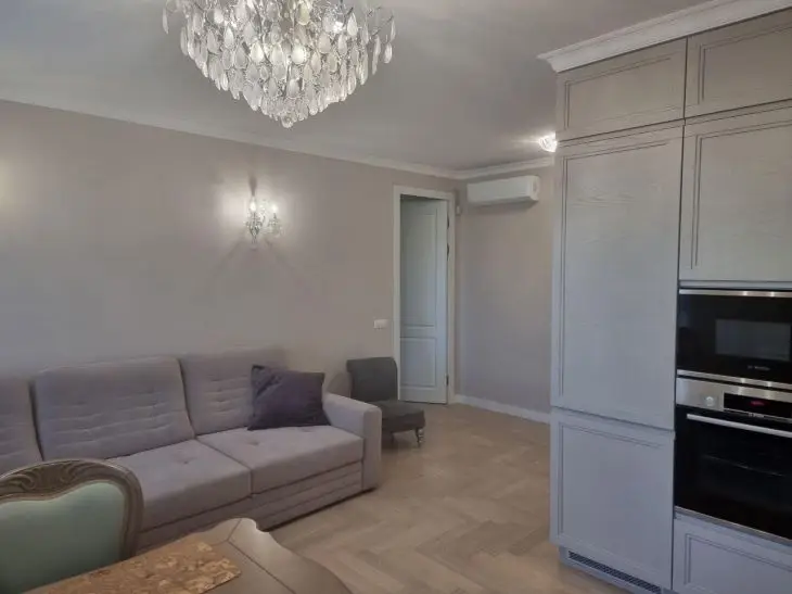 Dlaczego potrzebujesz „pustej” ściany: zasada układu według profesjonalistów